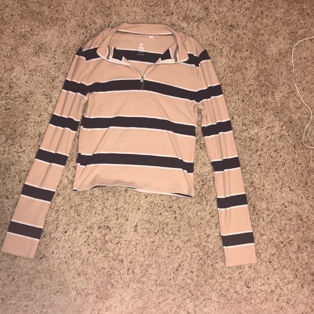long sleeve slightly cropped shirt